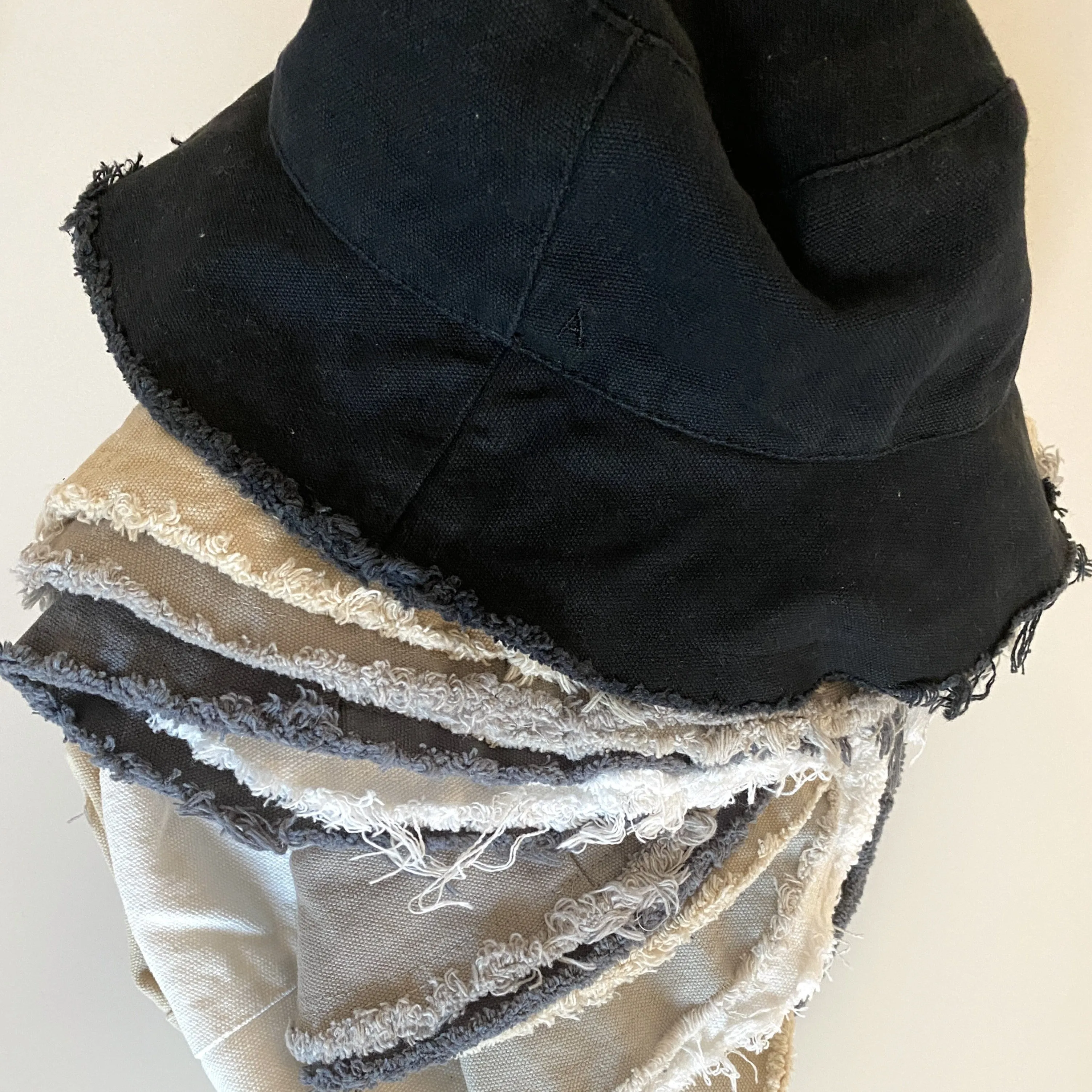 Aura Cotton Bucket Hat (Black)