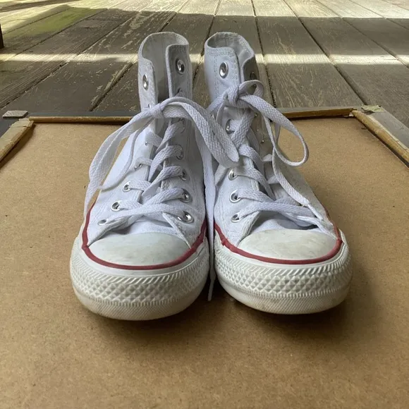 Converse All Star white high tops shoes Size 4