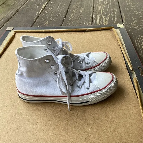 Converse All Star white high tops shoes Size 4