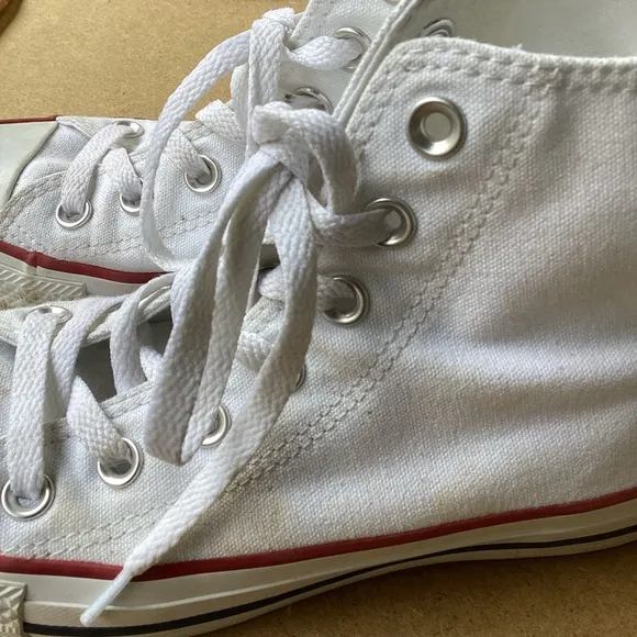 Converse All Star white high tops shoes Size 4