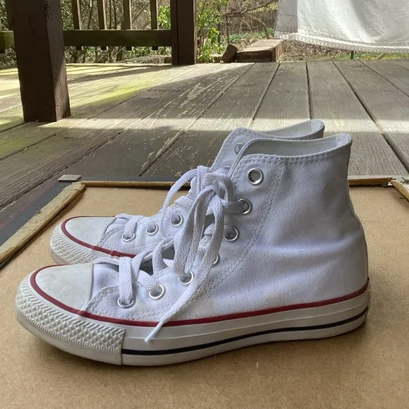 Converse All Star white high tops shoes Size 4