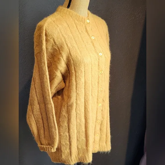 Jac Dale Vtg Made In Italy Acrylic Mohair Large Caramel Colored Cardigan
