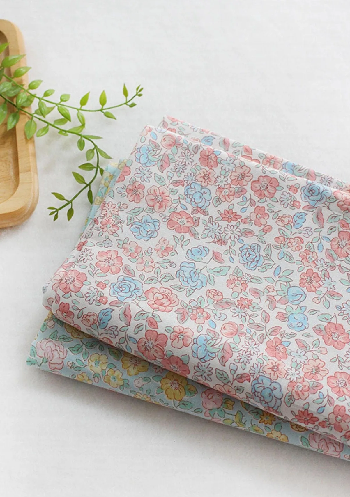 Little Roses Cotton Fabric - In 4 Colors - Quality Korean Fabric By the Yard / 54777