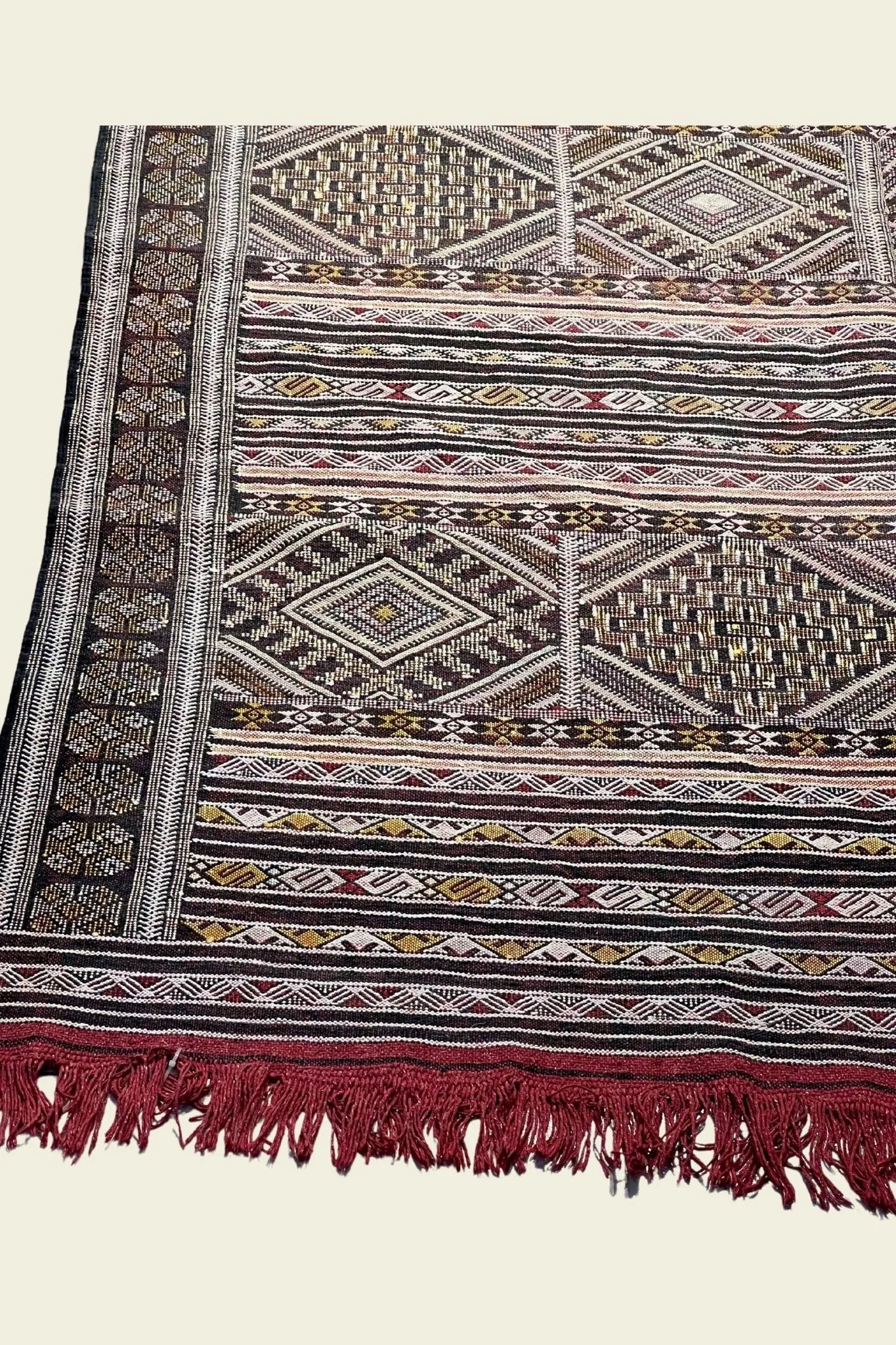 Moroccan area rug from Tifelt, Vegetable silk fabric, 5'1" x 7'5" or 156 cm x 227 cm