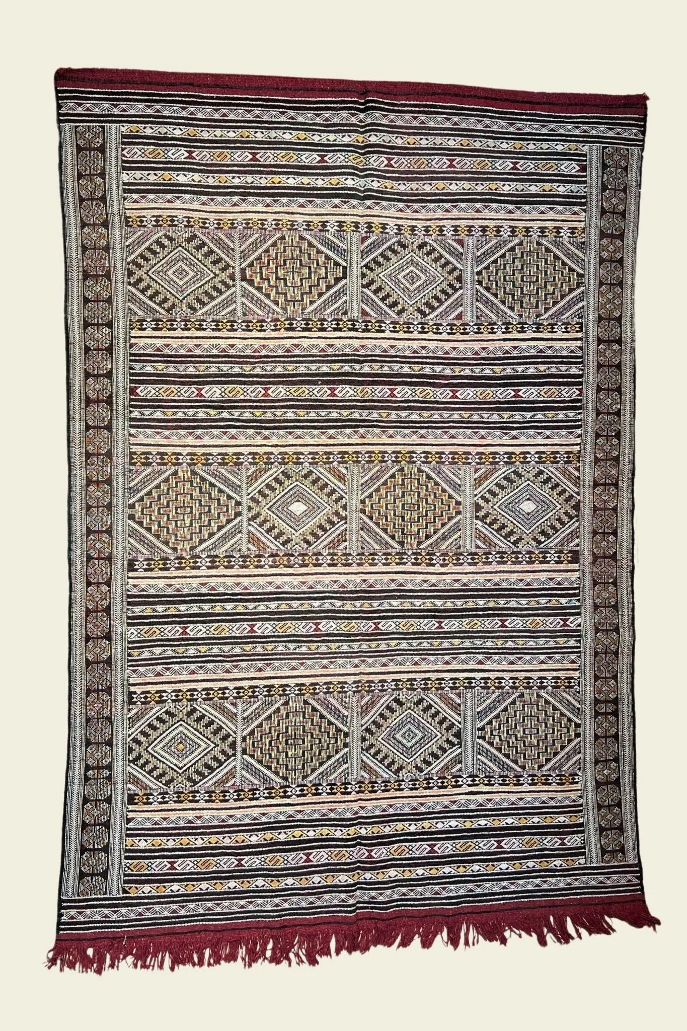 Moroccan area rug from Tifelt, Vegetable silk fabric, 5'1" x 7'5" or 156 cm x 227 cm