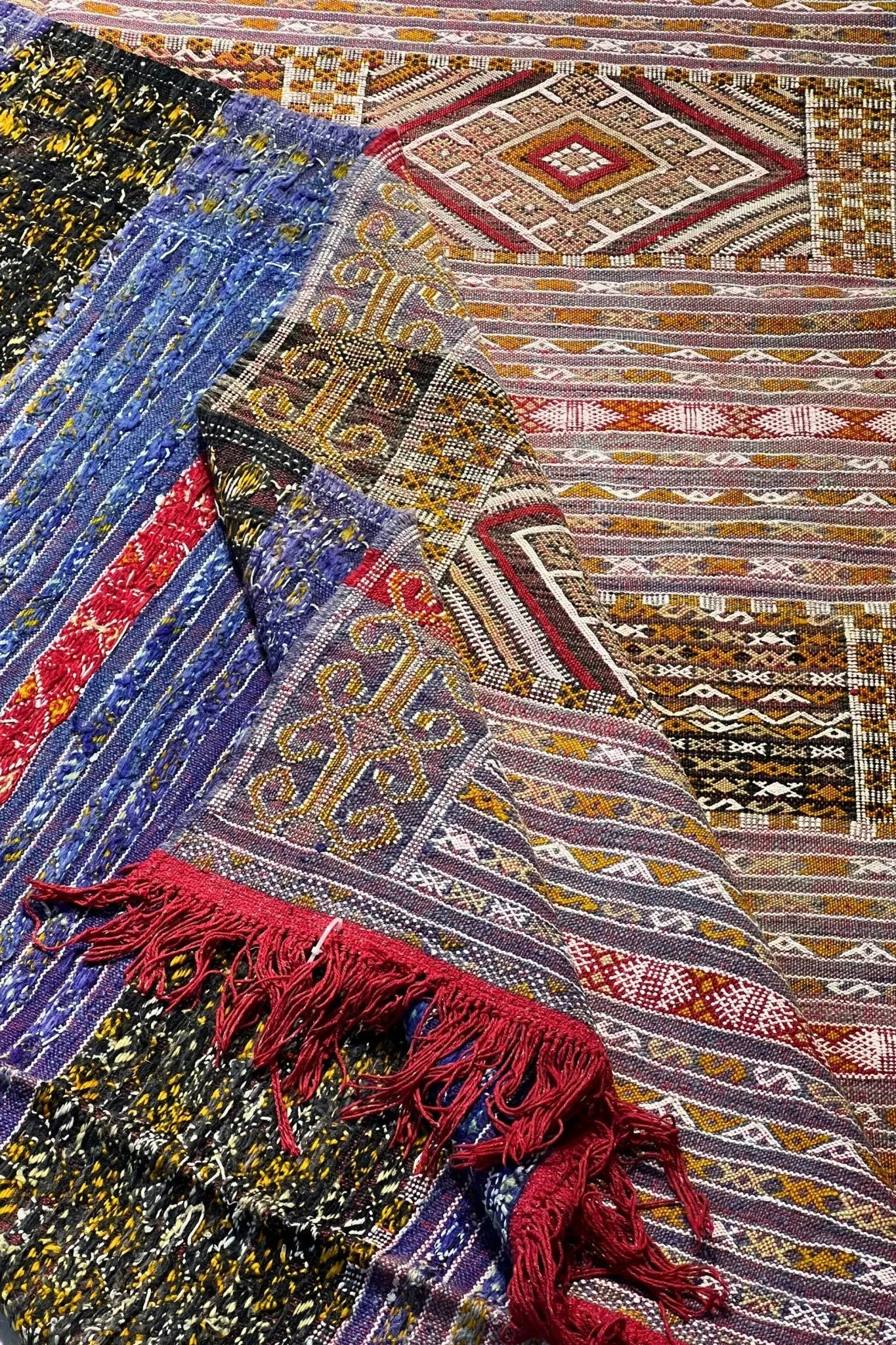Moroccan area rug from Tifelt, Vegetable silk fabric, 5'7" x 6'7" or 170 cm x 200 cm