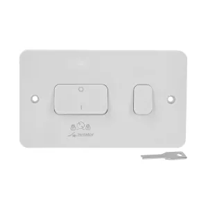 Schneider Electric GGBL10131R Lisse White Moulded 10A 3 Pole Isolator & 10AX 1G 2-Way Switch