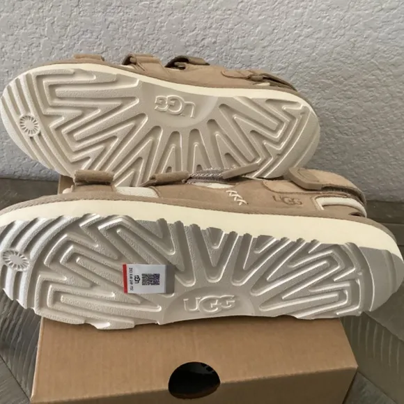 UGG Kids' GoldenCoast Slingback Sandal, size 5