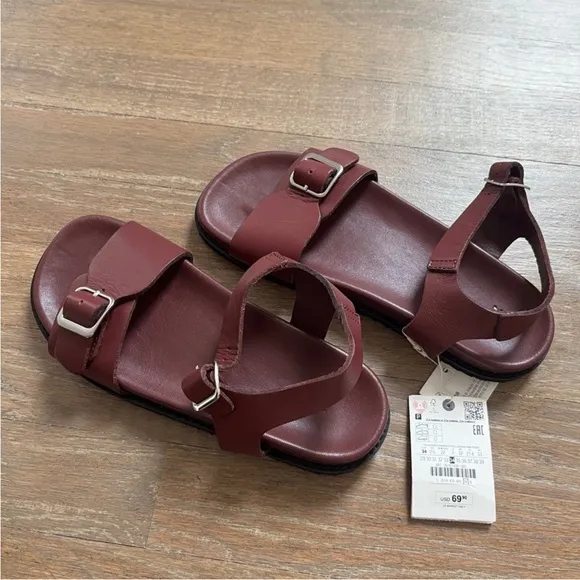 Zara kids, Maroon, leather sandals with buckle, size 2.5 ( 8.5 inches )