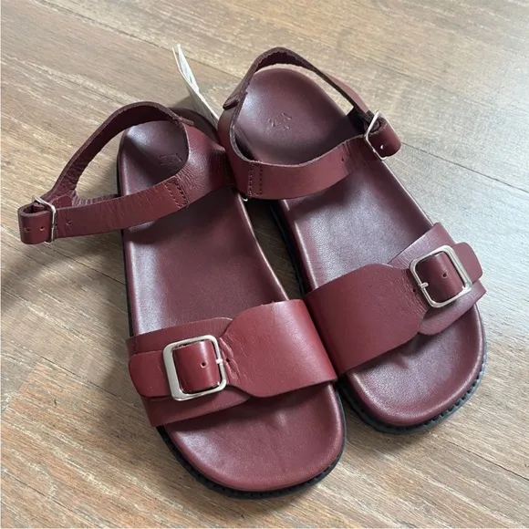 Zara kids, Maroon, leather sandals with buckle, size 2.5 ( 8.5 inches )